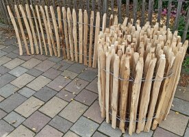 Staketenzaun 60 cm hoch mit einem Lattabstand von 2-4 cm.