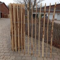 Staketenzaun 175 cm hoch mit einem Lattabstand von 8-10 cm.