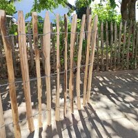 Staketenzaun 80 cm hoch mit einem Lattabstand von 4-6 cm.