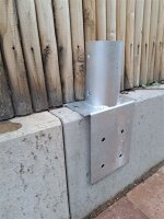 Pfostenschuh für Randsteine rund anschraubbar für 80mm Rundholz