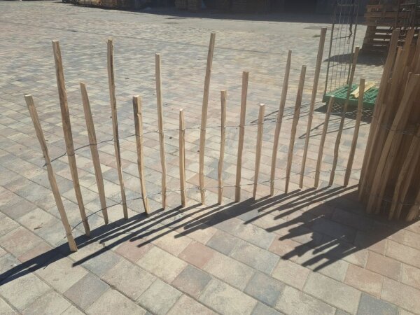 Kastanie Staketenzaun Dolomit 70/110 cm hoch, 10m-Rolle, Lattabstand ca 8-10cm