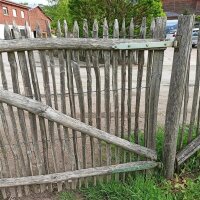 Beschlagsatz mit Anschraubkloben (inkl. Schraubenkit in Edelstahl) für ein zweiflügeliges Tor.